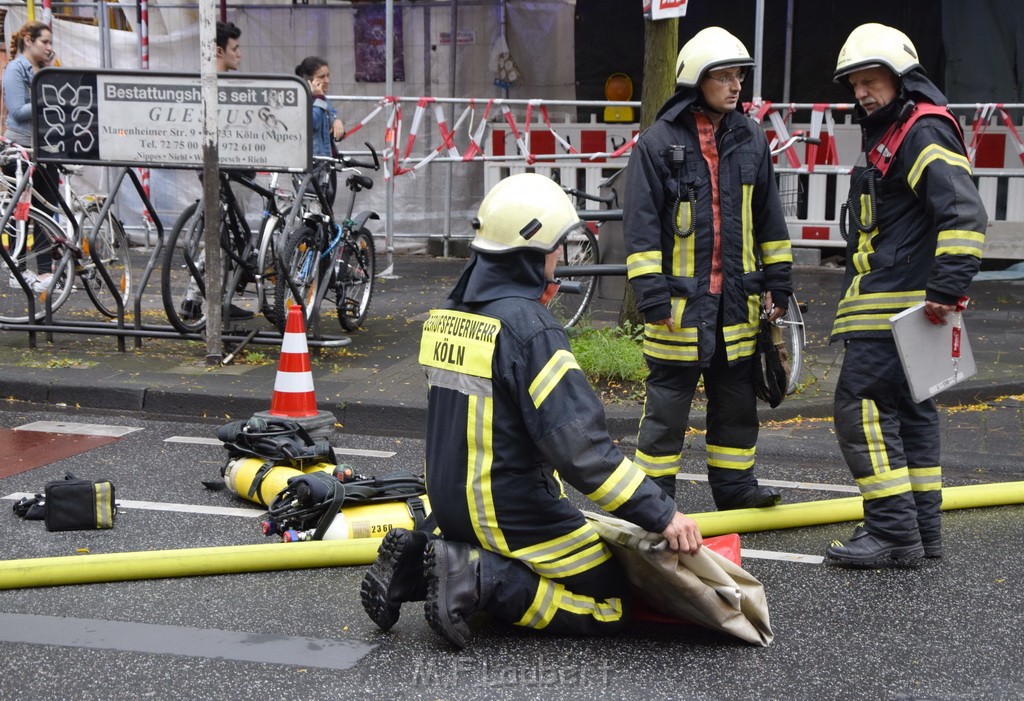 Feuer 2 Koeln Nippes Neusserstr P223.JPG - Miklos Laubert